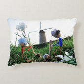 Fubby's bij een molen planten een krokus bol. dekokissen (Vorderseite)