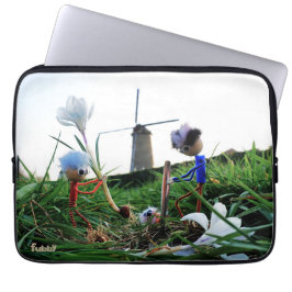 Fubby's bij een molen planten een krokus bol. laptopschutzhülle
