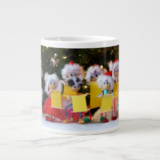 Fubby's die een Kerstkoor vormen voor de Kerstboom Jumbo-Tasse