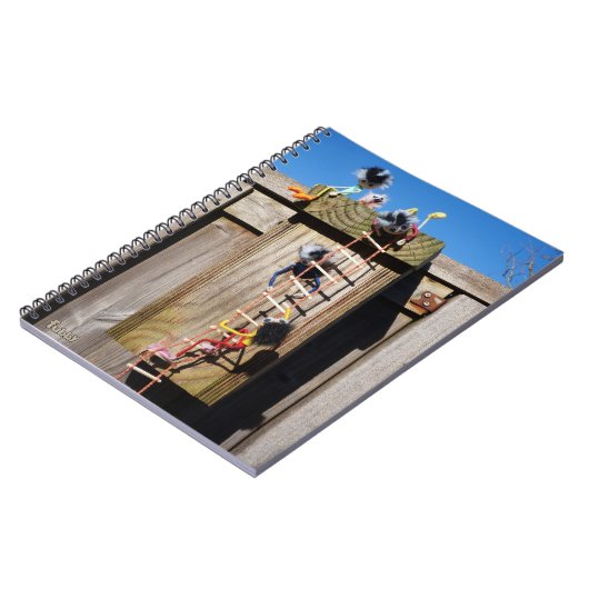 Fubby's die een vogelhuis beklimmen. notizblock (Linke Seite)