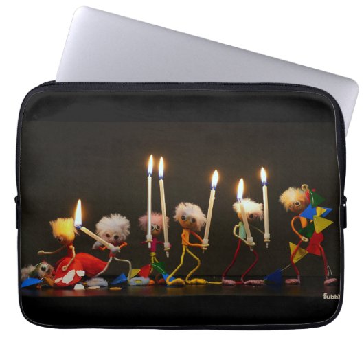 Fubby's die feestelijk met kaarsjes lopen, grappig laptopschutzhülle (Vorderseite)