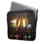 Fubby's die feestelijk proosten met vuurwerk. laptopschutzhülle (Vorderseite Links)