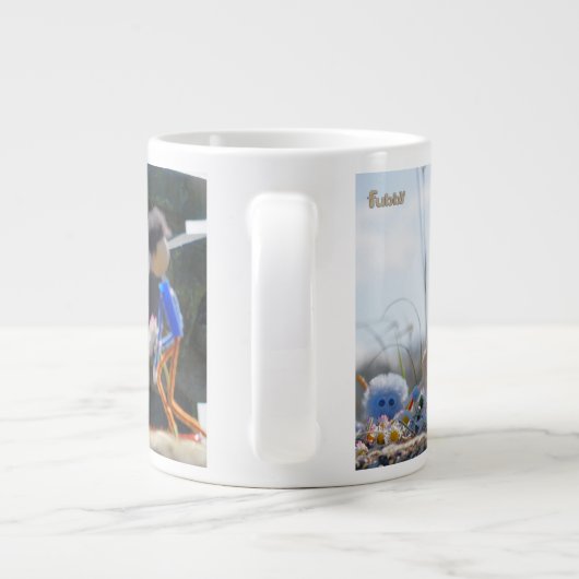 Fubby's die madeliefjes naar een Beer brengen. Jumbo-Tasse (Rückseite)