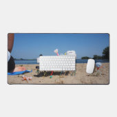 Fubby's die op het strand een pizza stelen. schreibtischunterlage (Tastatur & Maus)