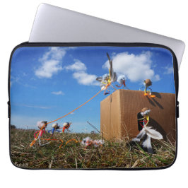 Fubby's die spelen met veren en vliegen. laptopschutzhülle