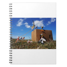 Fubby's die spelen met veren en vliegen. notizblock