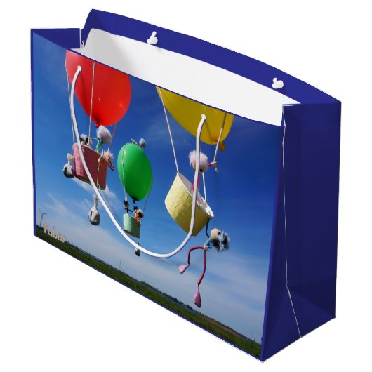 Fubby's in luchtballonnen die op avontuur gaan. große geschenktüte (Rückseite Schrägansicht)