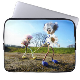 Fubby's in natuur met madeliefjes. laptopschutzhülle