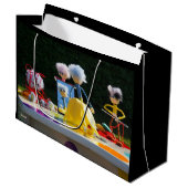 Fubby's met Tulpen jurk bij atelier. Große Geschenktüte (Vorderseite Schrägansicht)