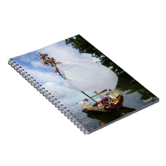 Fubby's op een houten zeilboot promotie milieu. notizblock (Rechte Seite)