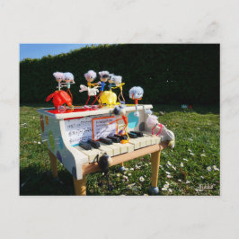 Fubby's op piano die muziek maken en dansen. postkarte