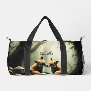 Fuchs kuschelt im nebligen Wald Personalisiert  Duffle Bag