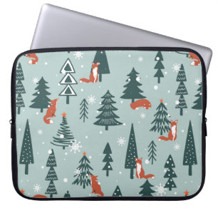Füchse, Tannen, Schnee, handgezeichnet. Farbnaht Laptopschutzhülle