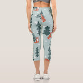 Füchse, Tannen, Winter, bunte Muster Capri Leggings (Rückseite)