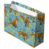 Füchse und Buttercups in Poolblau Große Geschenktüte (Vorderseite Schrägansicht)