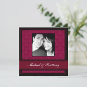 Fuchsia Damask Hochzeitsankündigung der Verlobung Ankündigung (Stehend Vorderseite)