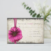 Fuchsia Gerber Daisy Wedding RSVP Karte (Stehend Vorderseite)