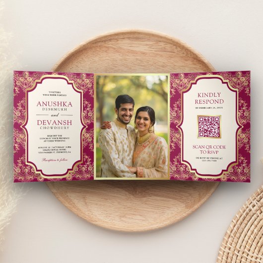 Fuchsia Gold Lace QR Code Foto Indian Wedding Dreifach Gefaltete Einladung