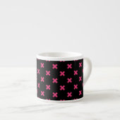 Fuchsia Kreuzstiche auf schwarz Espressotasse (Vorderseite Rechts)