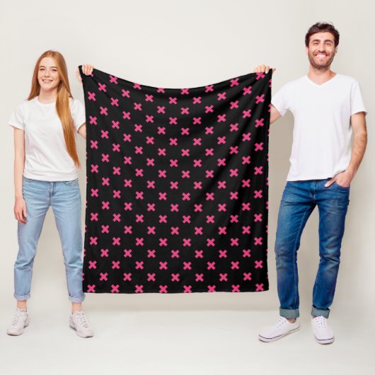 Fuchsia Kreuzstiche auf schwarz Fleecedecke (Beispiel)
