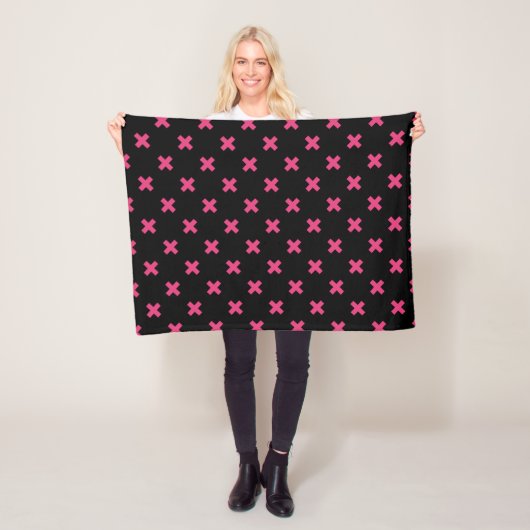 Fuchsia Kreuzstiche auf schwarz Fleecedecke (Beispiel)