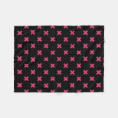 Fuchsia Kreuzstiche auf schwarz Fleecedecke (Vorderseite (Horizontal))