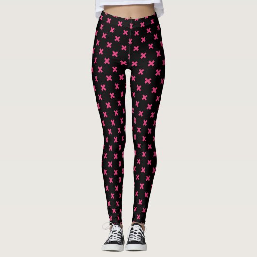 Fuchsia Kreuzstiche auf schwarz Leggings (Vorderseite)