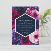Fuchsia Midnight Bloom Hochzeit Einladung (Stehend Vorderseite)