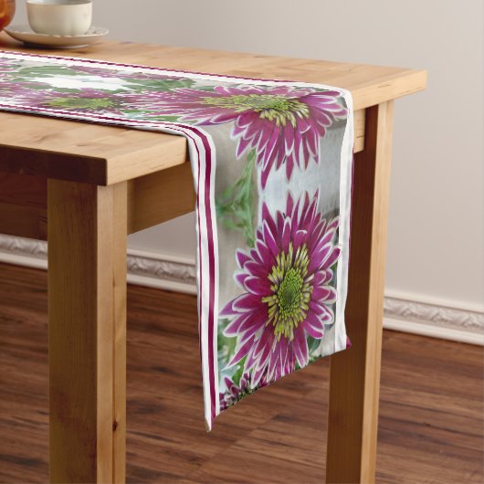 Fuchsia Pink Chrysanthemums Collage Table Runner Großer Tischläufer (Beispiel)