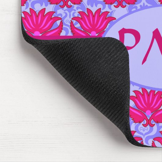 Fuchsia Pink Lila Art Nouveau Damask Monogramm Mousepad (Ecke)