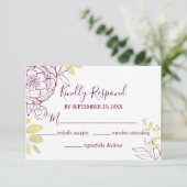 Fuchsia Pink Lila & Gold Peony Floral Wedding RSVP Karte (Stehend Vorderseite)