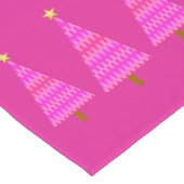Fuchsia Pink Ombre Modernes Weihnachtsbaum Kurzer Tischläufer (Ecke)