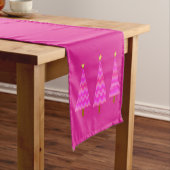 Fuchsia Pink Ombre Modernes Weihnachtsbaum Kurzer Tischläufer (Beispiel)