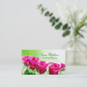 Fuchsia Pink Roses auf einem hellgrünen Hintergrun Visitenkarte (Stehend Vorderseite)