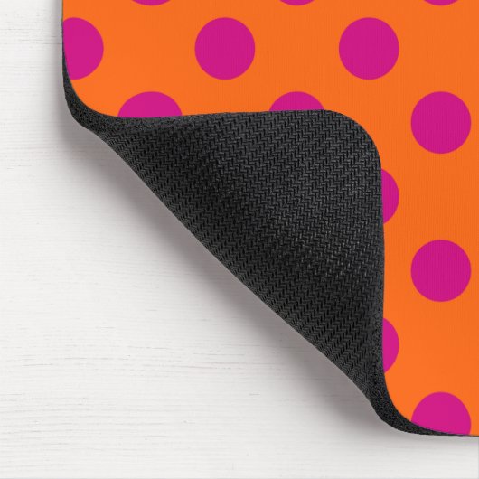 Fuchsia-Polka-Punkte auf Orange Mousepad (Ecke)