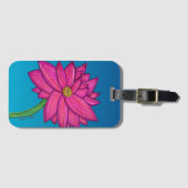 Fuchsia Rosa Blume mit blauem Hintergrund Tote Gepäckanhänger (Vorderseite (Horizontal))