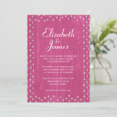 Fuchsia Rustic Barn Wood Wedding Einladungen (Stehend Vorderseite)