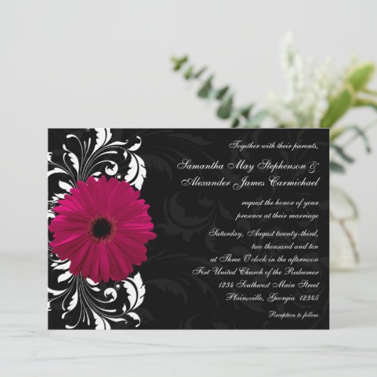 Fuchsia Scroll Gerbera Daisy w/Black and White Einladung (Stehend Vorderseite)