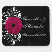 Fuchsia Scroll Gerbera Daisy w/Black and White Mousepad (Vorne)