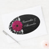 Fuchsia Scroll Gerbera Daisy w/Black and White Ovaler Aufkleber (Umschlag)
