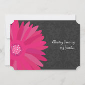 Fuchsia Silver Metallic Gerber Daisy Wedding Einladung (Rückseite)
