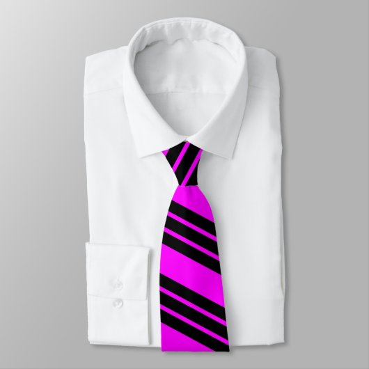 Fuchsia und Schwarz-Diagonal Stripte Krawatte (Gebunden)