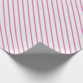 Fuchsia und White Diagonal Striped Gift Wrap Geschenkpapier (Ecke)