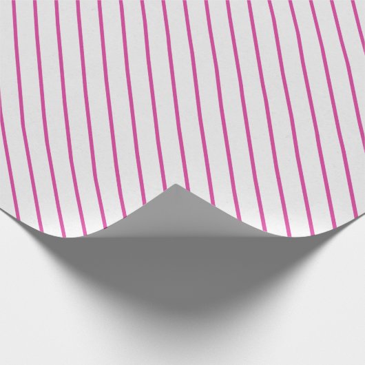 Fuchsia und White Diagonal Striped Gift Wrap Geschenkpapier (Ecke)