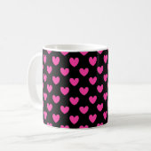 Fuchsienrosa Polka-Herzen auf schwarz Kaffeetasse (Vorderseite Links)