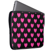 Fuchsienrosa Polka-Herzen auf schwarz Laptopschutzhülle (Vorne Rechts)