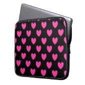 Fuchsienrosa Polka-Herzen auf schwarz Laptopschutzhülle (Vorderseite Links)