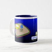 "Fudsy stellt" - Zwei-Ton Tasse-Quantum Zweifarbige Tasse (Vorderseite Links)