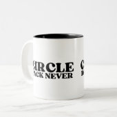Fuel for Finality | Circle Back Never Zweifarbige Tasse (Vorderseite Links)