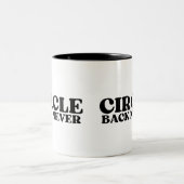 Fuel for Finality | Circle Back Never Zweifarbige Tasse (Mittel)